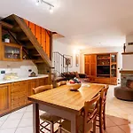 Gelsomino Stone House By Halldis Apartament *